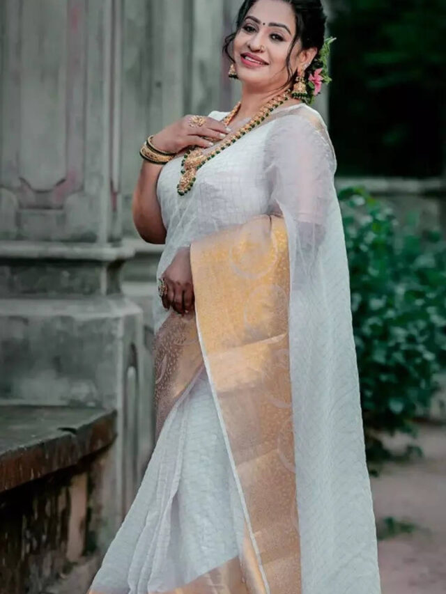 ​तस्वीरों में: बीना एंटनी केरल की साड़ी में बेहद खूबसूरत लग रही हैं