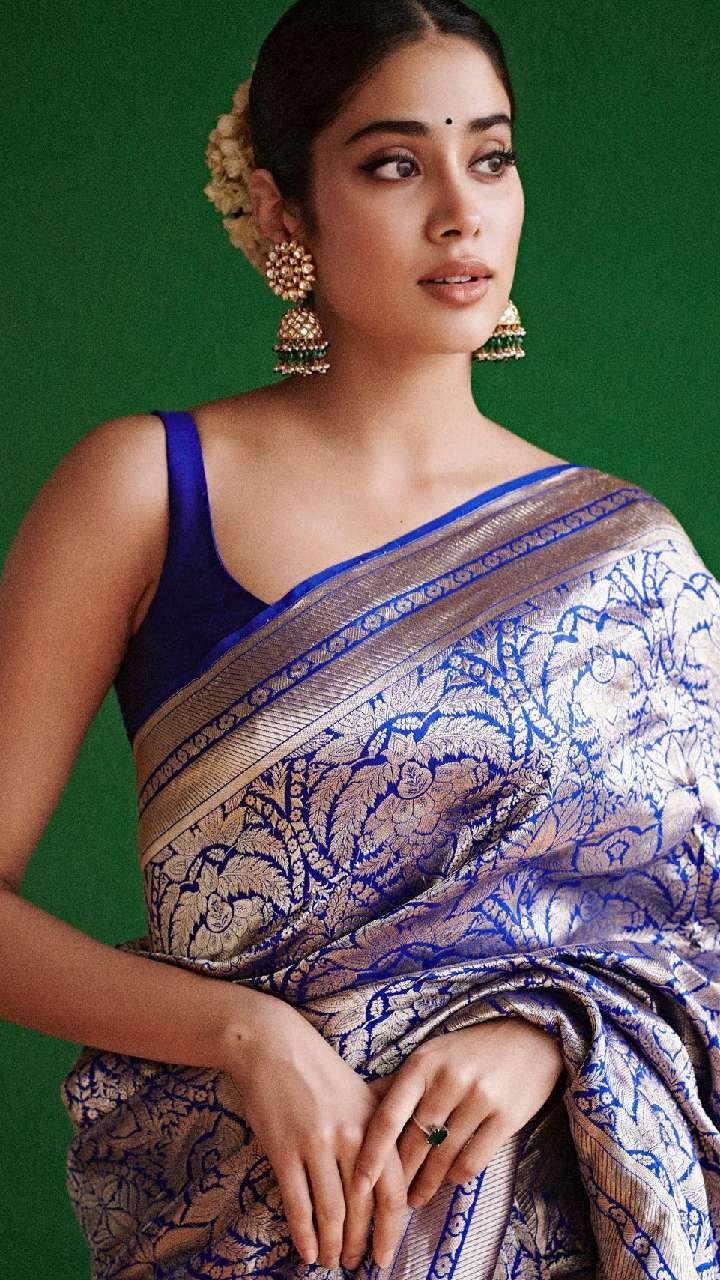 Janhvi Kapoor looks amazing even in a simple saree